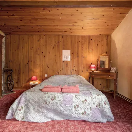 Holiday home Maison Les Rocailles