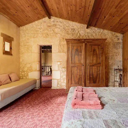 Holiday home Maison Les Rocailles